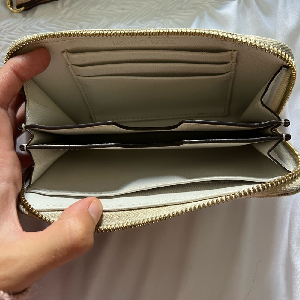 Michael Kors Bags, Wallet and Rain & Stain Repellent - Picture 6 of 6